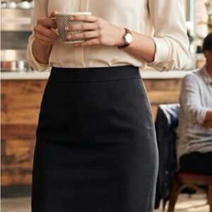 BANANA REPUBLIC NAVY BLUE SKIRT. Size 8